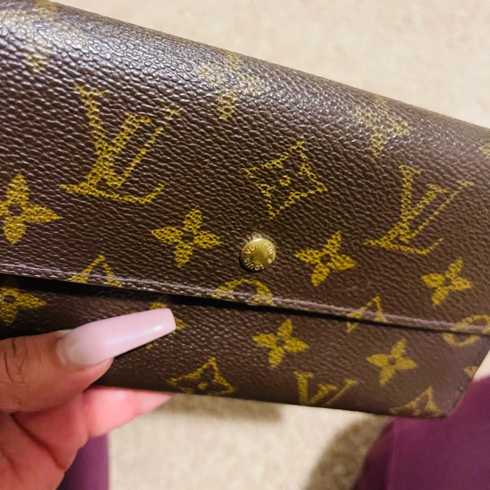 Louis Vuitton Crossbody - Picture 3 of 11